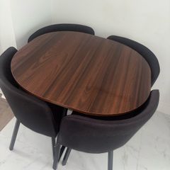 Table & chairs