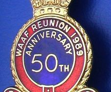 BUXTON DERBYS WAAF REUNION 1989 (50th Anniversary) commemorative souvenir badge