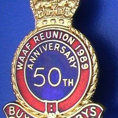 BUXTON DERBYS WAAF REUNION 1989 (50th Anniversary) commemorative souvenir badge