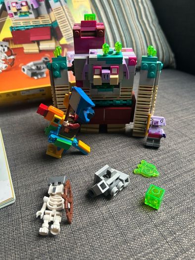 Lego 21257 The Devourer Showdown Minecraft Legends