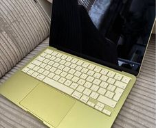 Mac Book Neo in Citrus 256gb