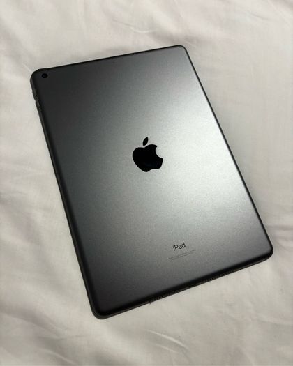 Apple iPad 9th Generation Space Grey 64GB + WB Pen + USB-C to Lightning Cable