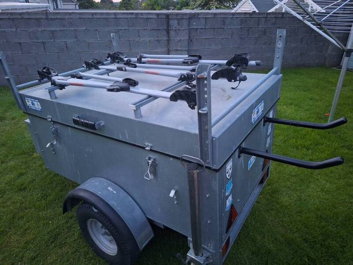 Camping trailer