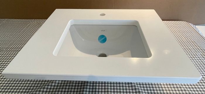 Vanity quartz top and undermount sink