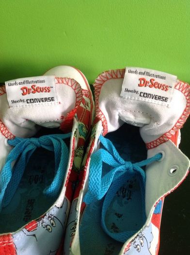 Cat in the hat converse bought in Universal studios size 3.5