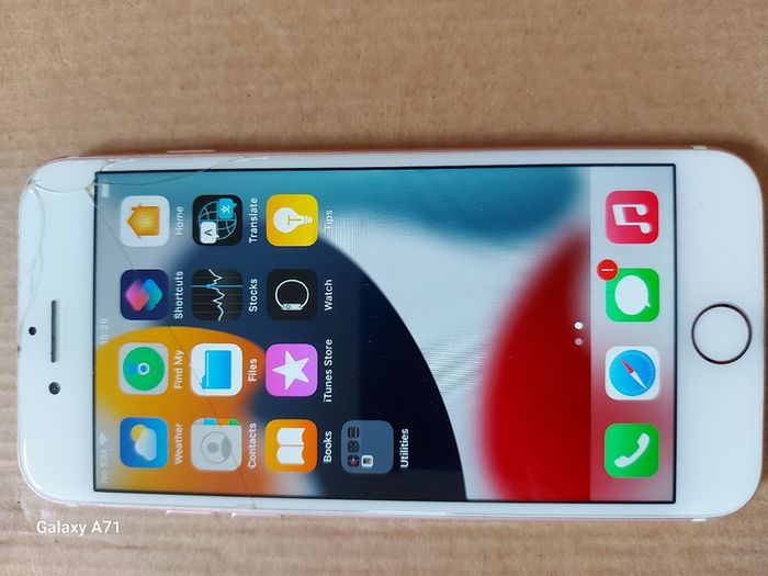 Apple Iphone 7, white, 32 GB, working perfect, some small cracks top right hand corner