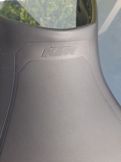 KTM 1290 SuperDuke Seat