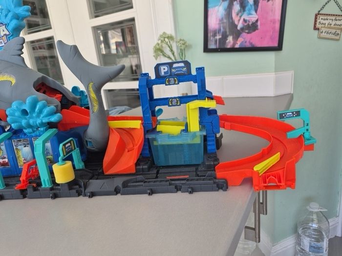HotWheels shark carwash