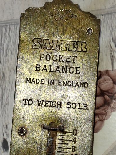 Salter Pocket Balance Hanging Scale. Brass Face and has a maximum capacity of 50 pounds.These scales were manufactured in England, frequently used for fishing or measuring household goods Postage Available or Collection