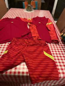 Nike strike slim fit set Adult medium( small fit).