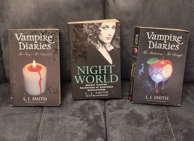 Three L.J.Smith Omnibus books joblots.