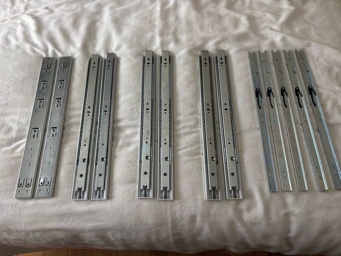 Extending drawer runners