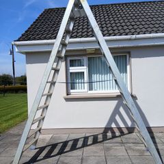 Aluminium step ladder