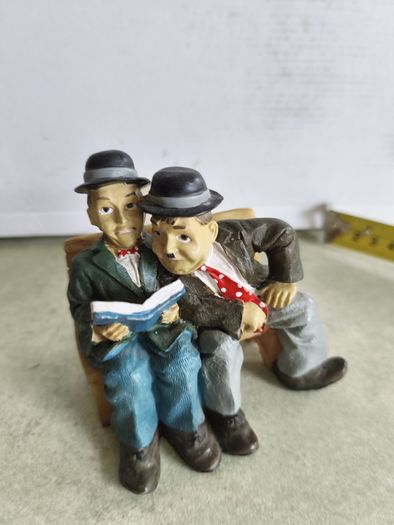 Extremely Rare! Laurel and Hardy Reading a Book Figurine Statue