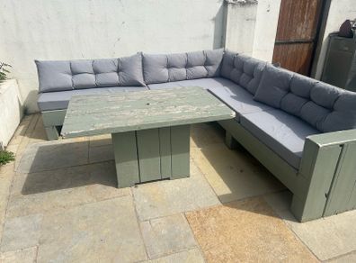 Pallet garden furniture with cushions
