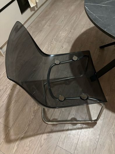Round kitchen table & 2 chairs