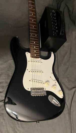 Fender Stratocaster squier Electric Guitar and boss katana mini Amplifier kit