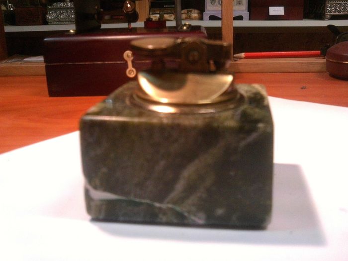 Table lighter vintage