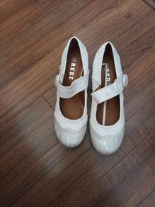 Reds Strap Shoe.  S.6. B.N.W.T