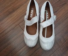 Reds Strap Shoe.  S.6. B.N.W.T
