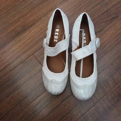 Reds Strap Shoe.  S.6. B.N.W.T