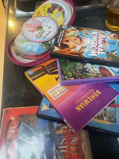 Portable Dvd player + dvds