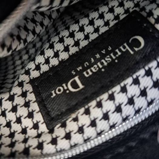 dior pouch