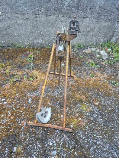 conduit bending machine