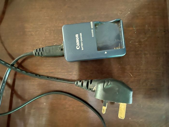 Cannon digital IXUS 65 with charger