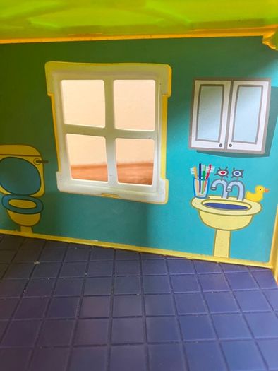 Peppa pig house and book
