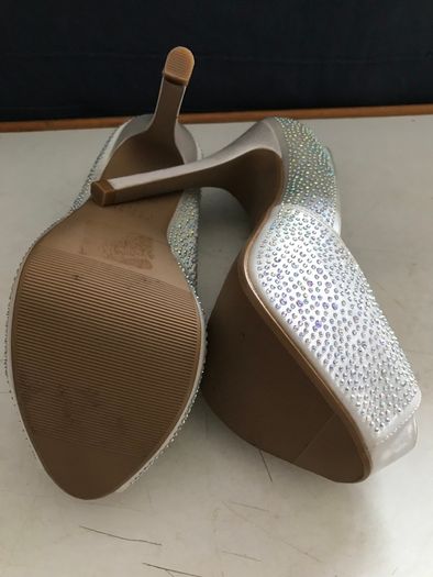 Pre-loved 'New Look' White Sparkly Platform Stiletto Shoes