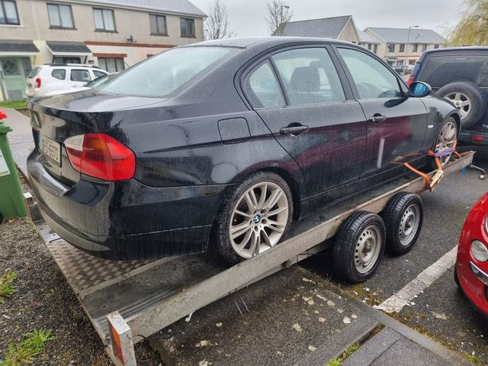 e90 318i breaking