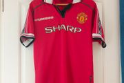 ROY KEANE 16 Manchester United Retro Home 1999 Jersey