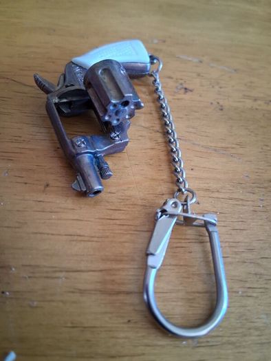 Vintage capgun revolver keyring