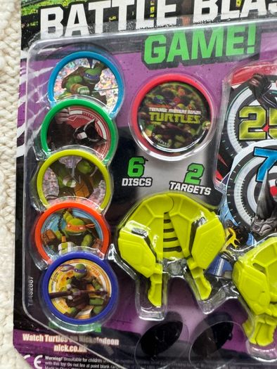 TMNT Battle Blaster Game Teenage Mutant Ninja Turtles DAMAGED BOX PLease look at the pictures