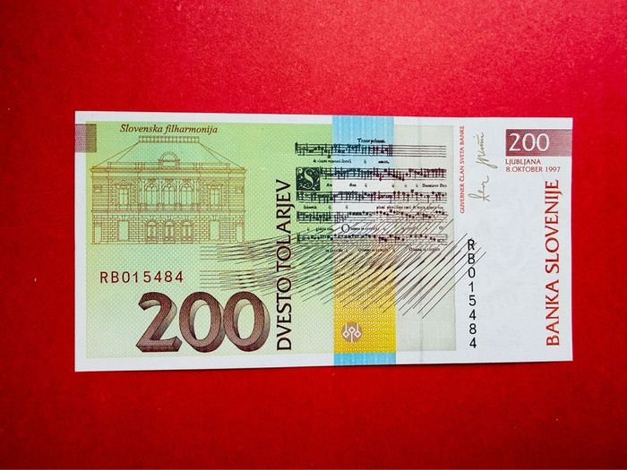 Slovenia  200  Tolarjew   1997   Pick  16a ( Uncirculated )