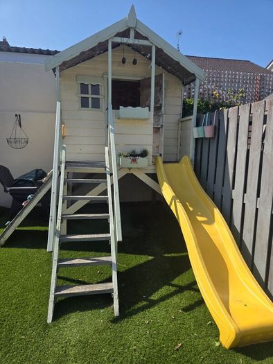 Kids play house