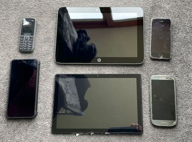 Job Lot (4 x Mobile Phones, 2 x Tablets)