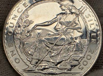 United Kingdom 2005 Silver 1oz Britannia One Ounce Fine Silver 2 Pounds Coin