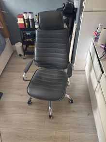 chair on wheels
