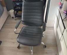 chair on wheels