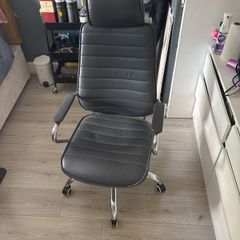chair on wheels