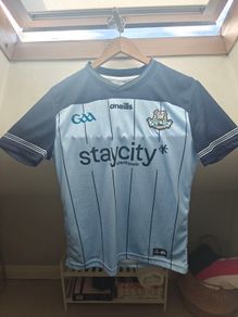 Dublin Jersey Large Tight fit