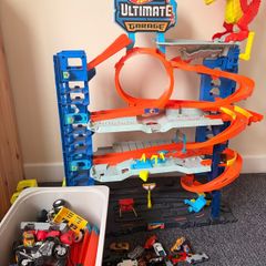 Hot wheels ultimate garage with cars and track