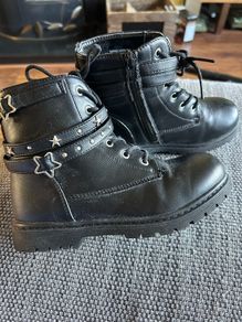 UK 13 black boots