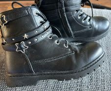 UK 13 black boots