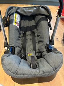 Doona car seat with isofix base and accessories