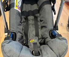 Doona car seat with isofix base and accessories