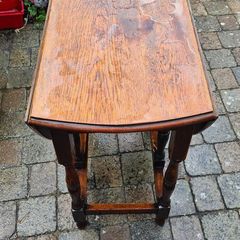 Antique mahogony dining table, gate leg.