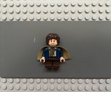 lego Lord of the rings/hobbit lor012 Peregrin Took (Pippin) minifigure- Dark Blue Jacket, Olive Green Cape